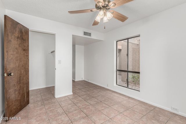 1010 E LOIS Lane, Phoenix, AZ 85020