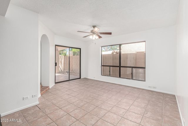 1010 E LOIS Lane, Phoenix, AZ 85020