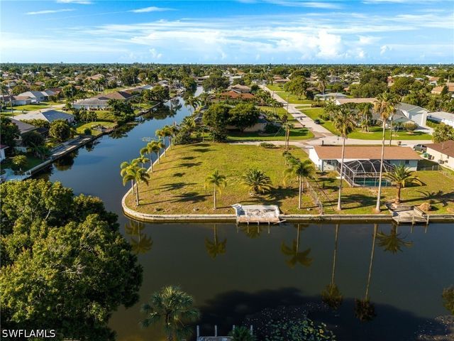 1939 SE 5th TER, Cape Coral, FL 33990