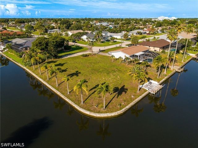 1939 SE 5th TER, Cape Coral, FL 33990