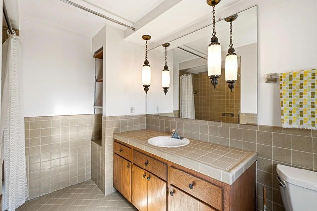 19272 W Coffee ROAD, New Berlin, WI 53146