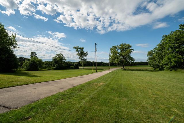 19272 W Coffee ROAD, New Berlin, WI 53146