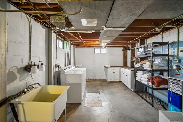 5816 Snyder Avenue, Des Moines, IA 50322