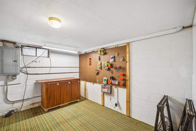 5816 Snyder Avenue, Des Moines, IA 50322