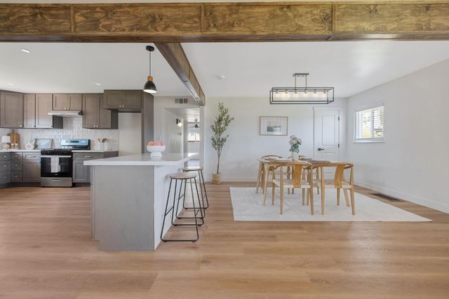 5075 N College Avenue, Fresno, CA 93704