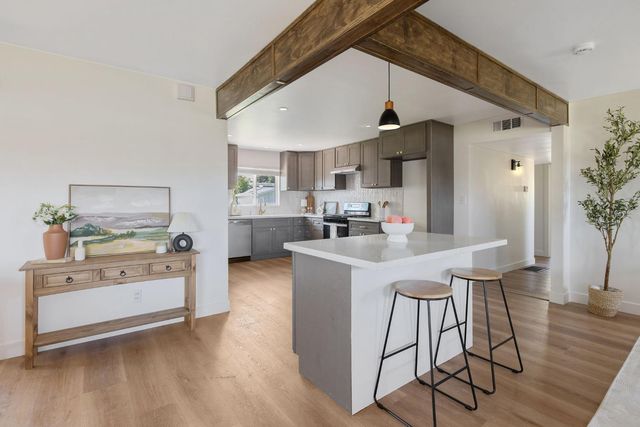 5075 N College Avenue, Fresno, CA 93704