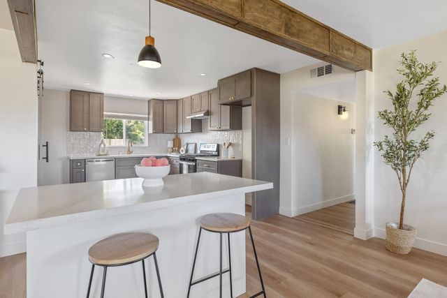 5075 N College Avenue, Fresno, CA 93704