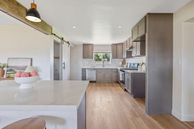 5075 N College Avenue, Fresno, CA 93704