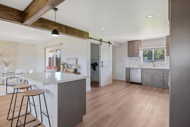 5075 N College Avenue, Fresno, CA 93704