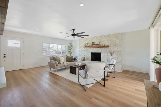 5075 N College Avenue, Fresno, CA 93704