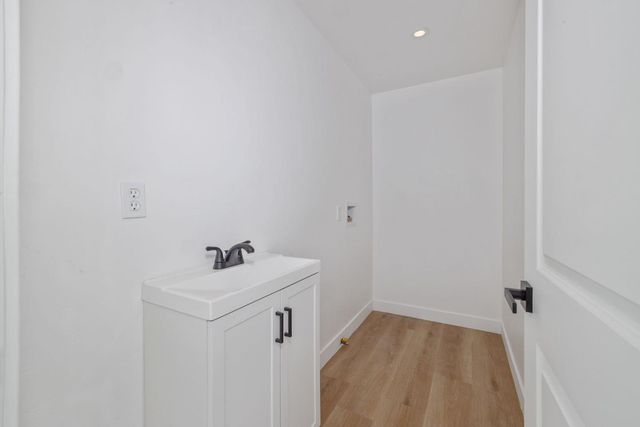 5075 N College Avenue, Fresno, CA 93704