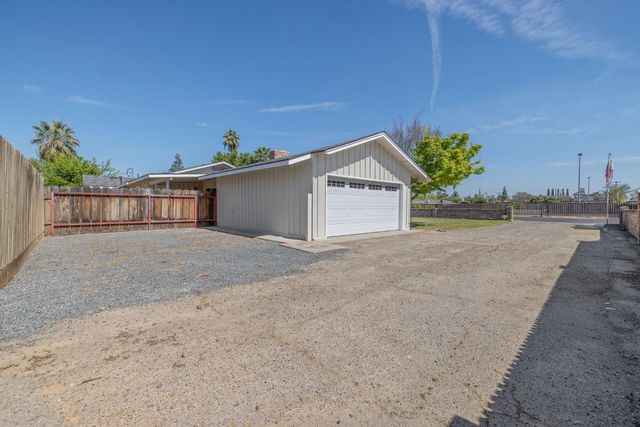 5075 N College Avenue, Fresno, CA 93704