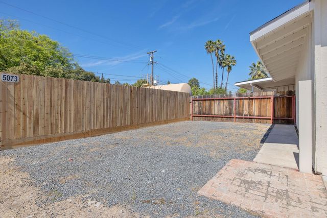 5075 N College Avenue, Fresno, CA 93704