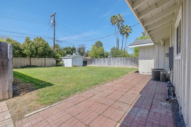 5075 N College Avenue, Fresno, CA 93704