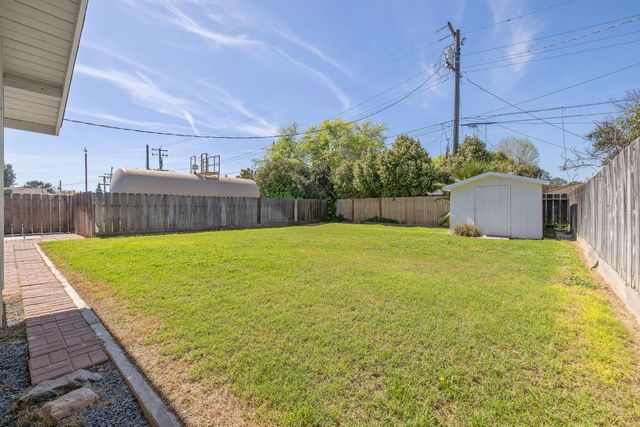 5075 N College Avenue, Fresno, CA 93704