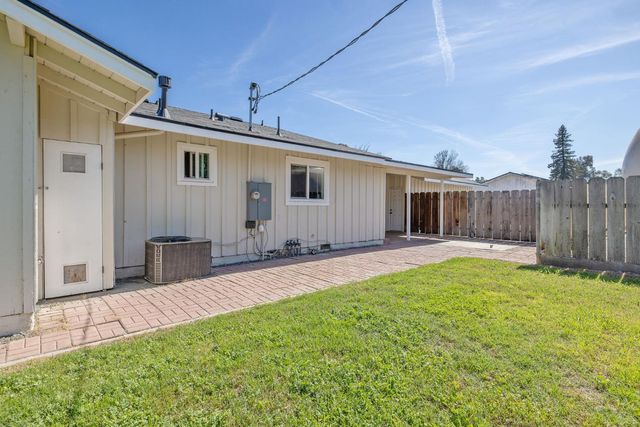 5075 N College Avenue, Fresno, CA 93704