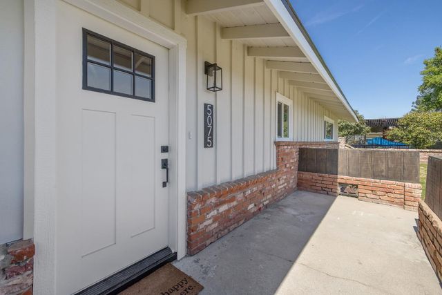 5075 N College Avenue, Fresno, CA 93704