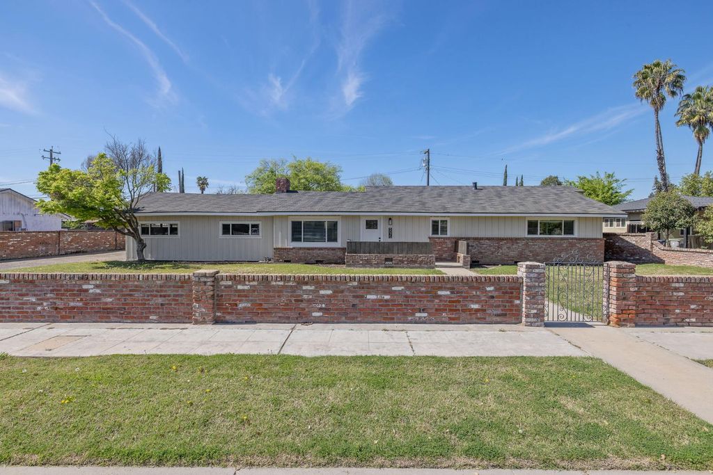 5075 N College Avenue, Fresno, CA 93704