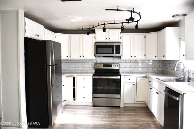 1682 Glencove Avenue NW, Palm Bay, FL 32907