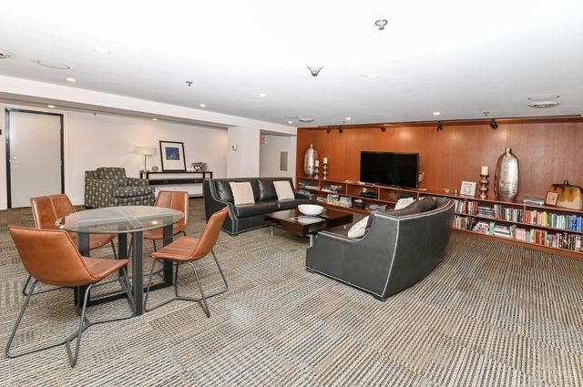 15 W Fourth Street, Cincinnati, OH 45202