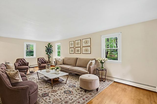 4 Mirick Ln, Wilbraham, MA 01095