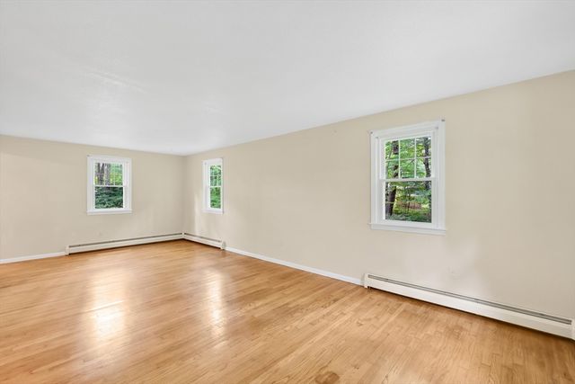 4 Mirick Ln, Wilbraham, MA 01095