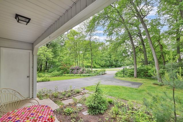 4 Mirick Ln, Wilbraham, MA 01095
