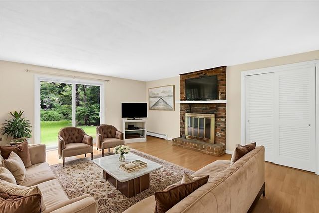 4 Mirick Ln, Wilbraham, MA 01095