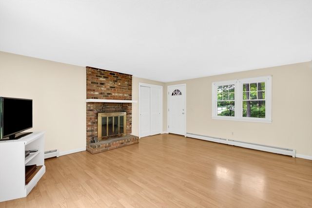 4 Mirick Ln, Wilbraham, MA 01095