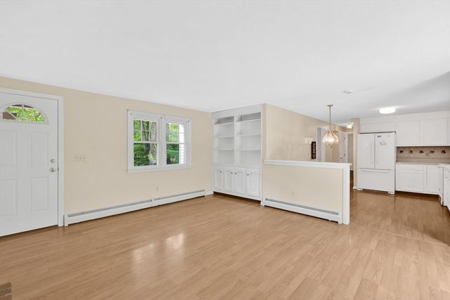 4 Mirick Ln, Wilbraham, MA 01095