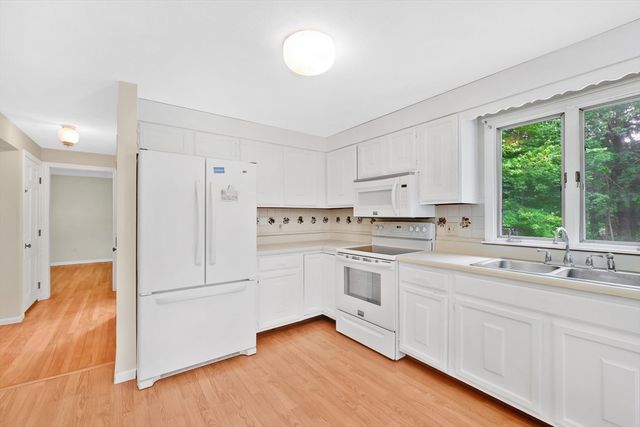 4 Mirick Ln, Wilbraham, MA 01095