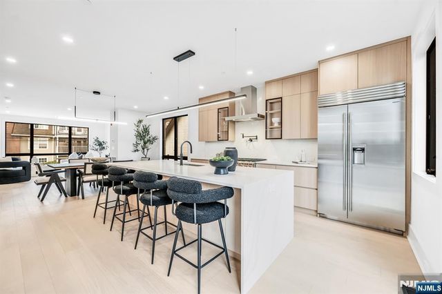25 Garden Place A, Edgewater, NJ 07020