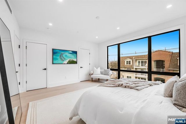 25 Garden Place A, Edgewater, NJ 07020