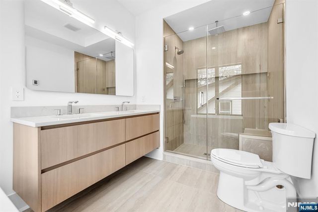 25 Garden Place A, Edgewater, NJ 07020