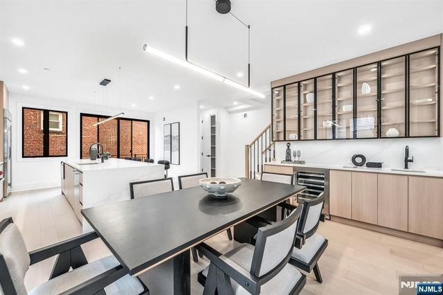 25 Garden Place A, Edgewater, NJ 07020