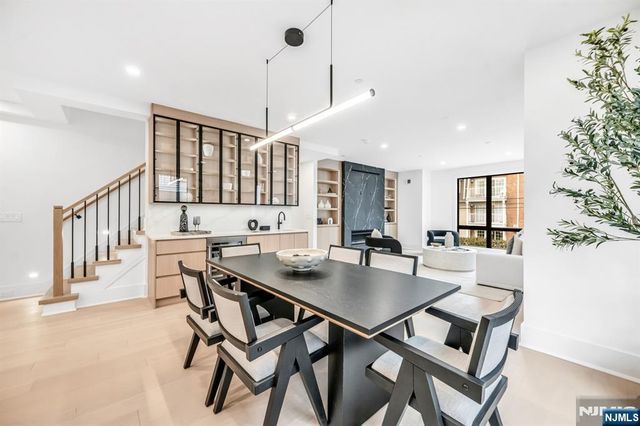25 Garden Place A, Edgewater, NJ 07020