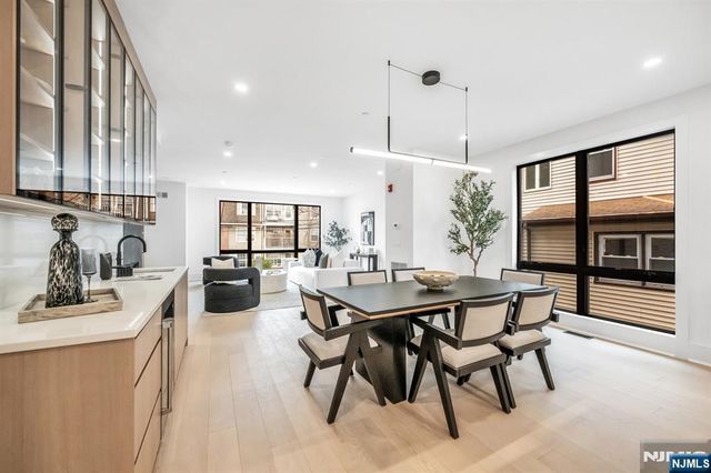 25 Garden Place A, Edgewater, NJ 07020