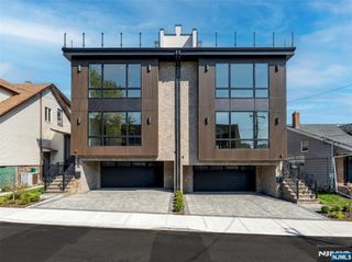 25 Garden Place A, Edgewater, NJ 07020