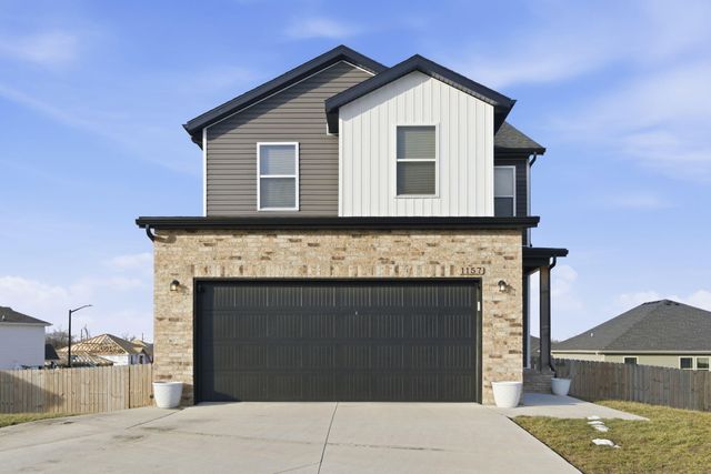 1157 E Price Street, Republic, MO 65738