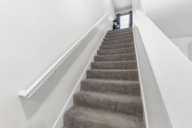 1157 E Price Street, Republic, MO 65738