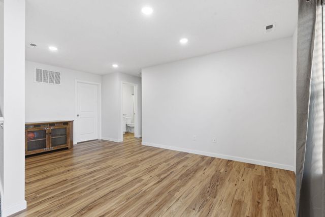 1157 E Price Street, Republic, MO 65738