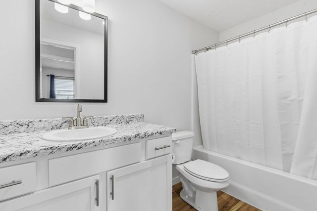 1157 E Price Street, Republic, MO 65738