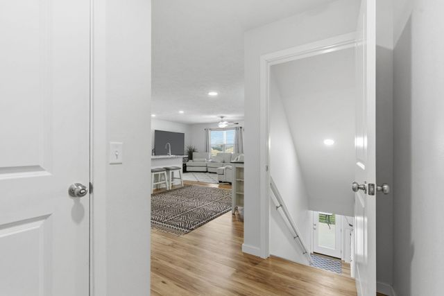 1157 E Price Street, Republic, MO 65738