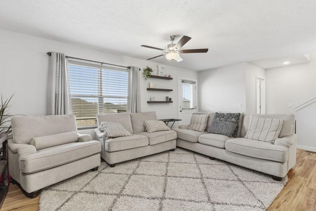 1157 E Price Street, Republic, MO 65738