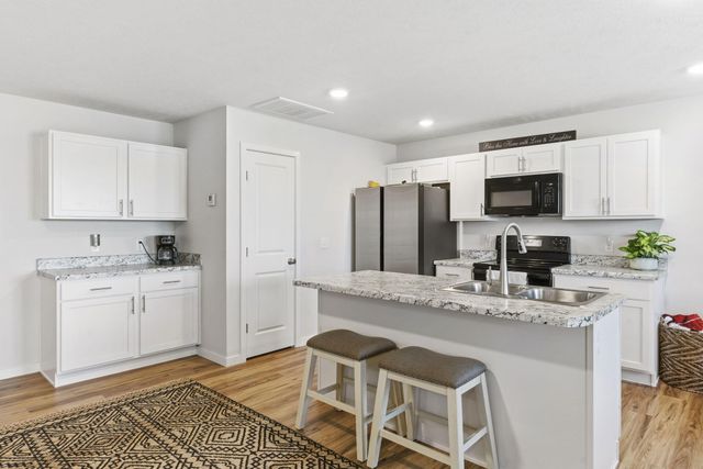 1157 E Price Street, Republic, MO 65738