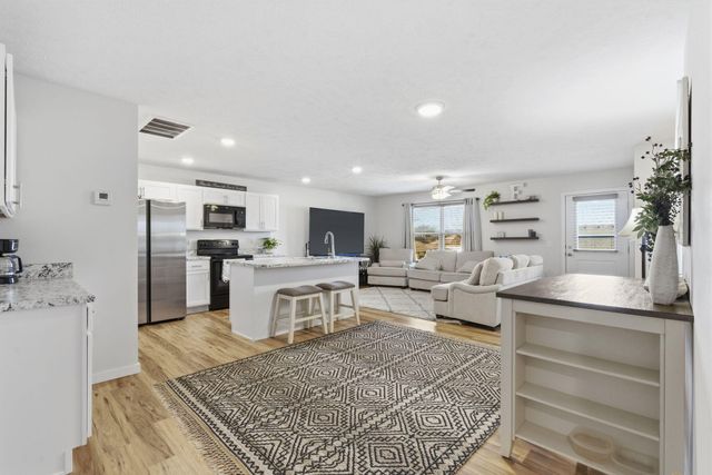 1157 E Price Street, Republic, MO 65738