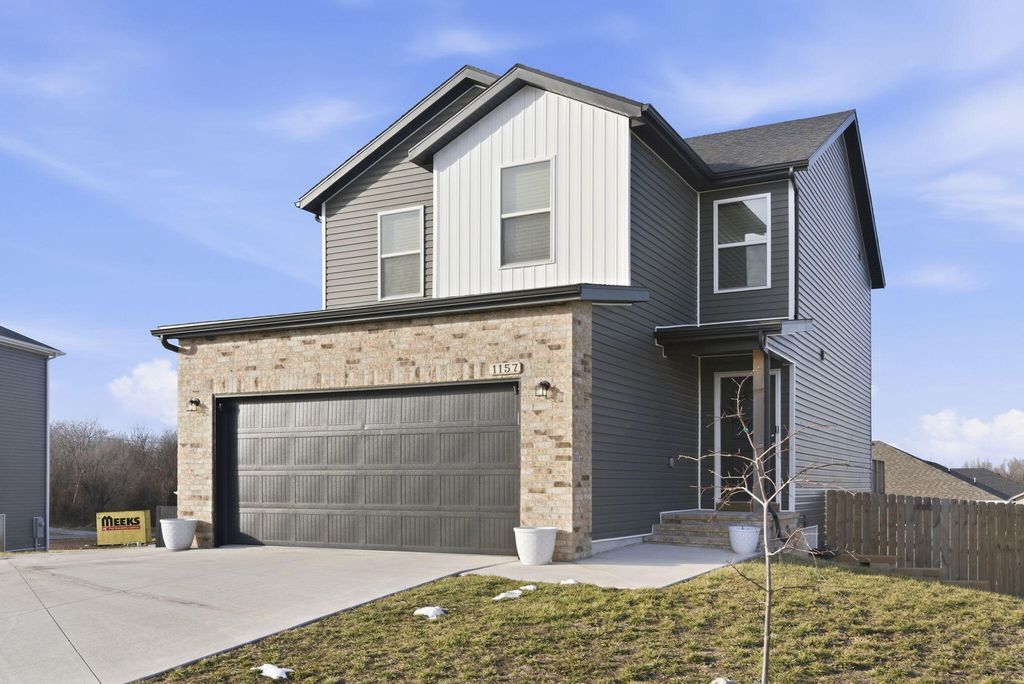 1157 E Price Street, Republic, MO 65738