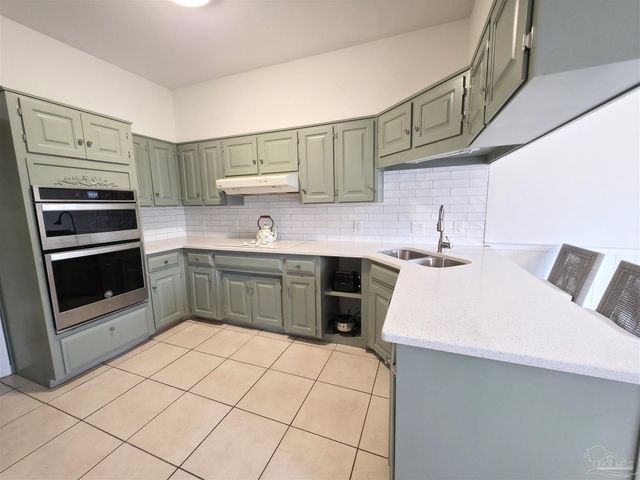 3249 Windmill Cir, Cantonment, FL 32533