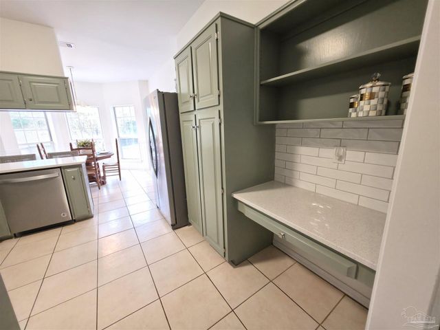 3249 Windmill Cir, Cantonment, FL 32533