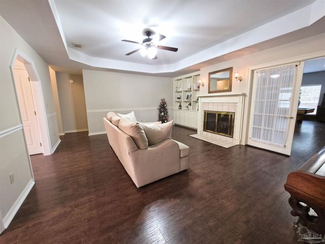 3249 Windmill Cir, Cantonment, FL 32533